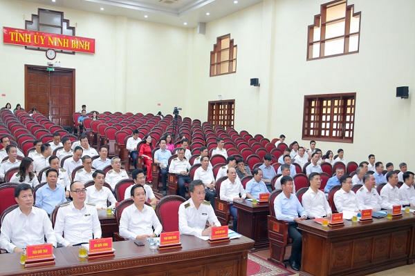 Các đại biểu dự hội nghị.