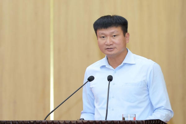 Ông Trần Huy Tuấn, Ủy viên Trung ương Đảng, Bí thư Tỉnh ủy Ninh Bình phát biểu tại hội nghị.