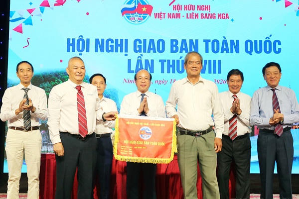 Hội Hữu nghị Việt Nam - Liên bang Nga chuyển giao quyền đăng cai tổ chức hội nghị giao ban toàn quốc lần thứ XIX, năm 2027 cho Hội Hữu nghị Việt-Nga tỉnh Cao Bằng.