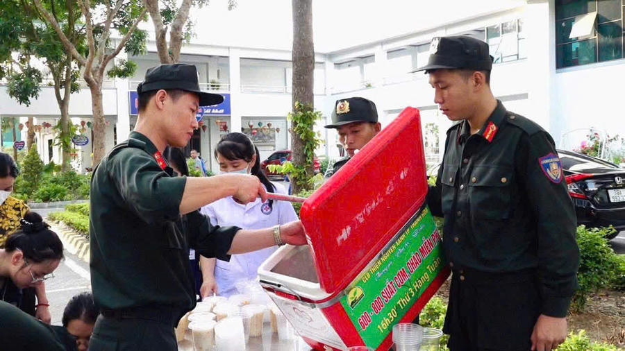 Hoạt động không chỉ hỗ trợ thiết thực bệnh nhân nghèo mà còn góp phần giáo dục tinh thần nhân ái cho đoàn viên thanh niên trong đơn vị.