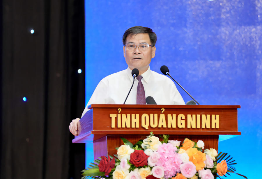 Ông Bùi Văn Khắng, Chủ tịch UBND tỉnh Quảng Ninh. Ông Bùi Văn Khắng, Chủ tịch UBND tỉnh Quảng Ninh.