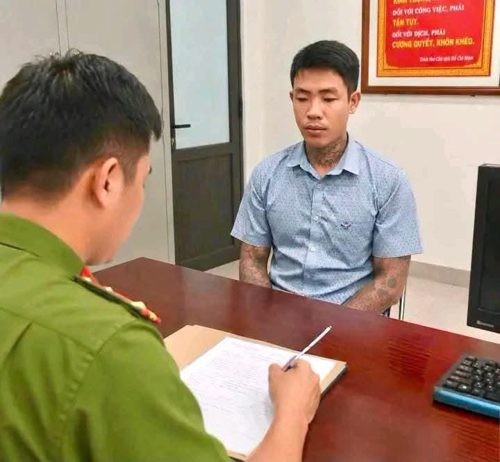 Cơ quan công an làm việc với Nguyễn Sỹ Tuyên để điều tra vụ gây rối trật tự công cộng. Cơ quan công an làm việc với Nguyễn Sỹ Tuyên để điều tra vụ gây rối trật tự công cộng.