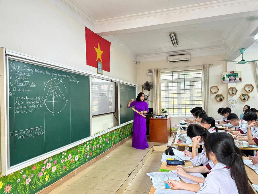 Giờ học tại một trường phổ thông ở Quảng Ninh. Giờ học tại một trường phổ thông ở Quảng Ninh.