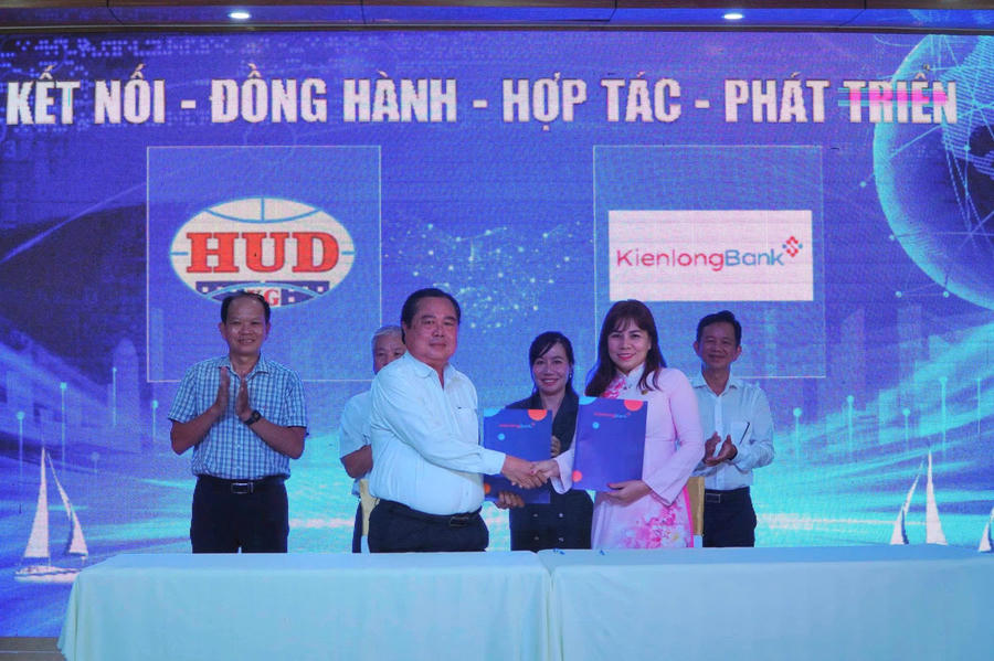 Tại hội nghị, tiếp tục triển khai các chương trình kết nối hội viên, xúc tiến thương mại, tôn vinh doanh nhân.