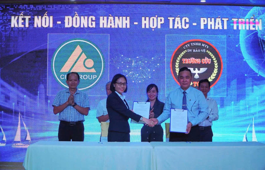 Tại hội nghị, tiếp tục triển khai các chương trình kết nối hội viên, xúc tiến thương mại, tôn vinh doanh nhân.