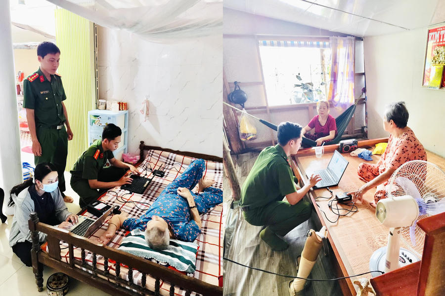 Cán bộ Công an xã Đầm Dơi và đơn vị chức năng đến tận nhà thu nhận mẫu sinh phẩm ADN cho hai thân nhân liệt sĩ gặp khó khăn trong việc đi lại (Ảnh: Hữu Đệ).