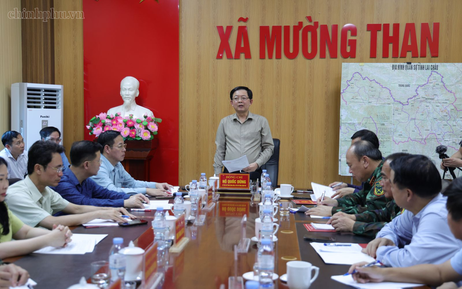 Phó Thủ tướng Hồ Quốc Dũng làm việc với lãnh đạo tỉnh Lai Châu về công tác khắc phục hậu quả mưa lũ - Ảnh: VGP