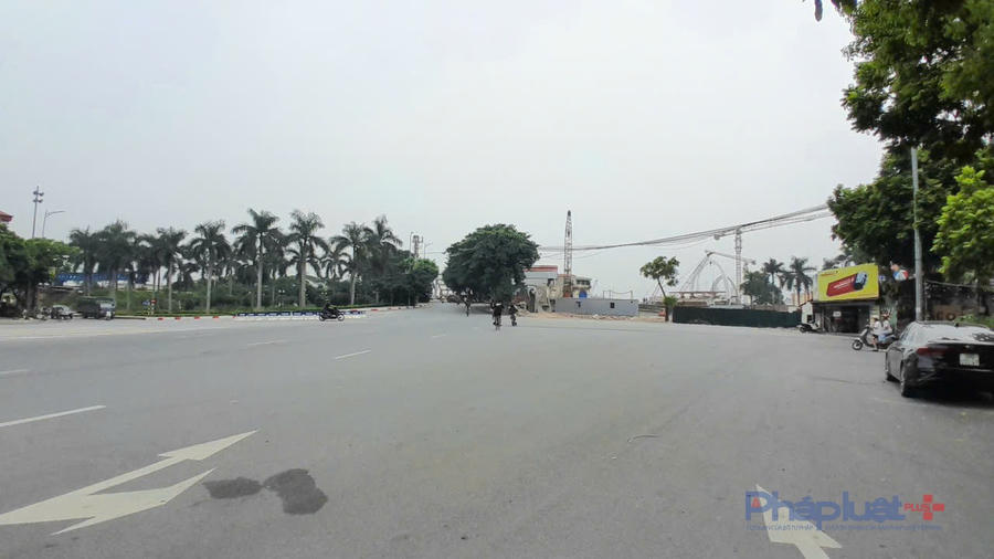 Đường dẫn lên cầu từ phía nội thành (đường Ngô Gia Tự) sang đường Hà Huy Tập đi Bắc Ninh.