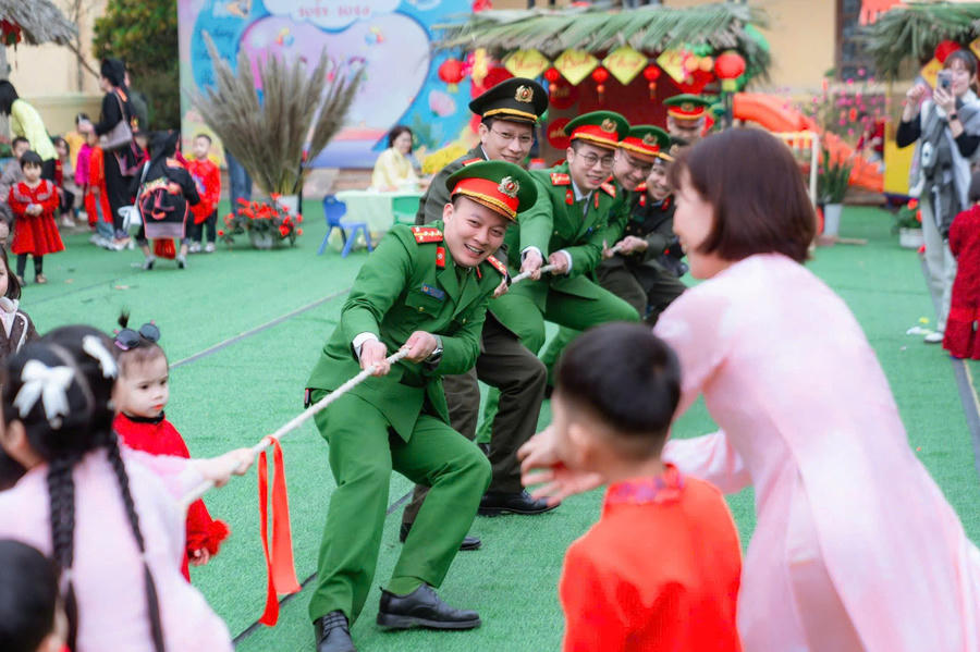 Công an xã Tân Hợp xác định gần dân, gắn lấy dân, dựa vào dân là các tuyên truyền hiệu quả tại địa phương vùng núi còn nhiều khó khăn.