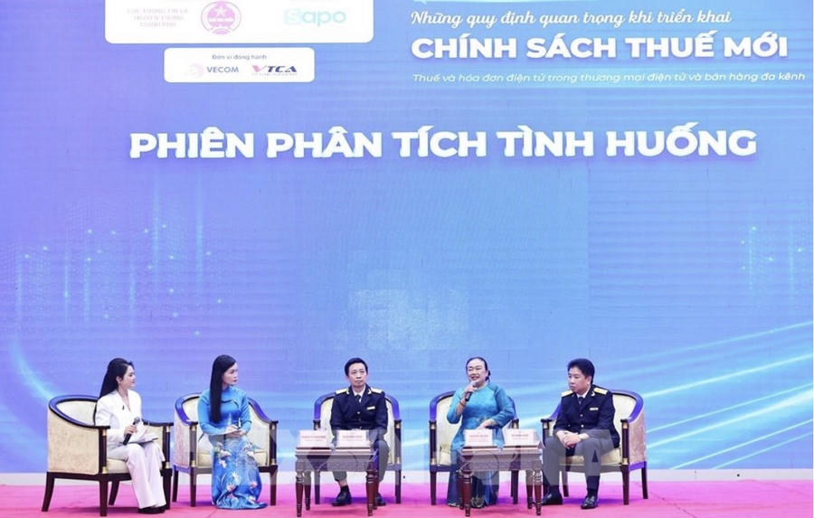 Tại hội thảo, vấn đề xuất hóa đơn điện tử của hộ kinh doanh trên các sàn thương mại điện tử nhận được nhiều sự quan tâm. Ảnh: Minh Đức – TTXVN