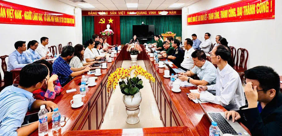 Toàn cảnh buổi làm việc.
