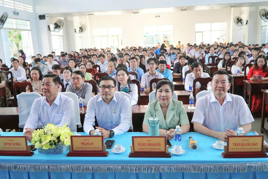 Đại biểu tham dự hội nghị.