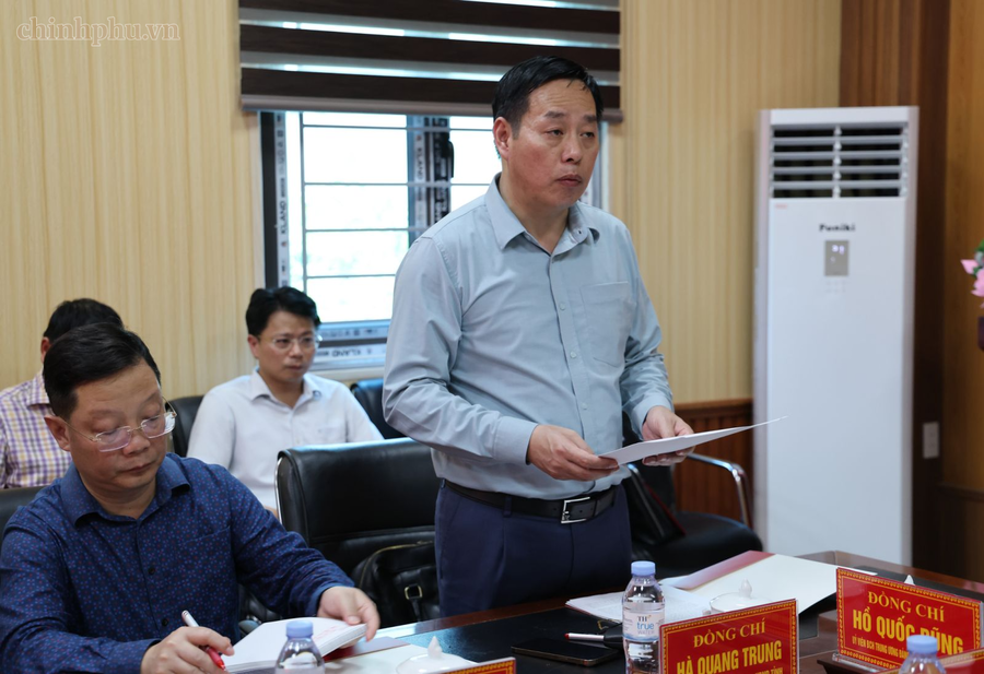 Chủ tịch UBND tỉnh Lai Châu Hà Quang Trung báo cáo tại cuộc làm việc - Ảnh: VGP