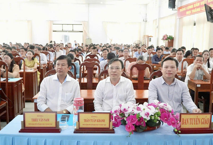 Đại biểu tham dự hội nghị.
