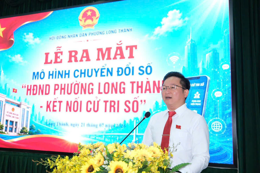 Lãnh đạo phường Long Thành phát biểu tại buổi lễ.