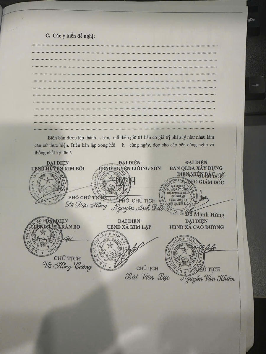 Biên bản khảo sát hiện trạng hướng tuyến năm 2021 đều thể hiện phần đường dây 110kV có chiều dài khoảng 11.672m toàn bộ tuyến đường dây 110kV bao gồm phần chiếm dụng đất xây dựng chân móng cột và toàn bộ hành lang tuyến đều đi trên đất trồng keo, ruộng lúa không đi qua khu vực rừng phòng hộ, bảo tồn, đất thổ cư, đất quy hoạch của địa phương..