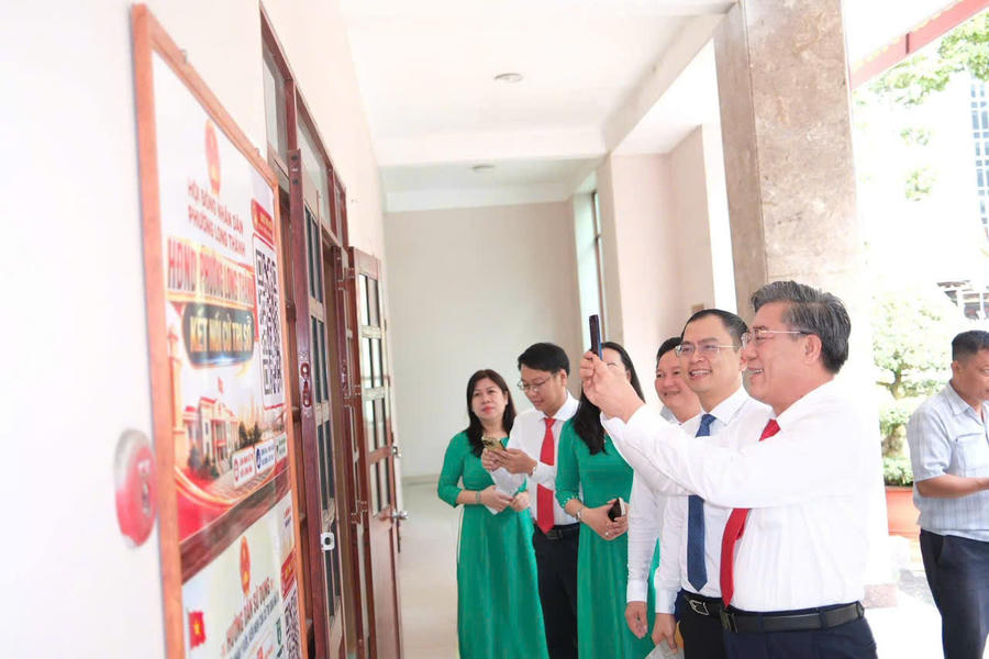 Với thao tác quét mã QR, công dân có thể gửi phản ánh, kiến nghị, góp ý đến chính quyền địa phương.