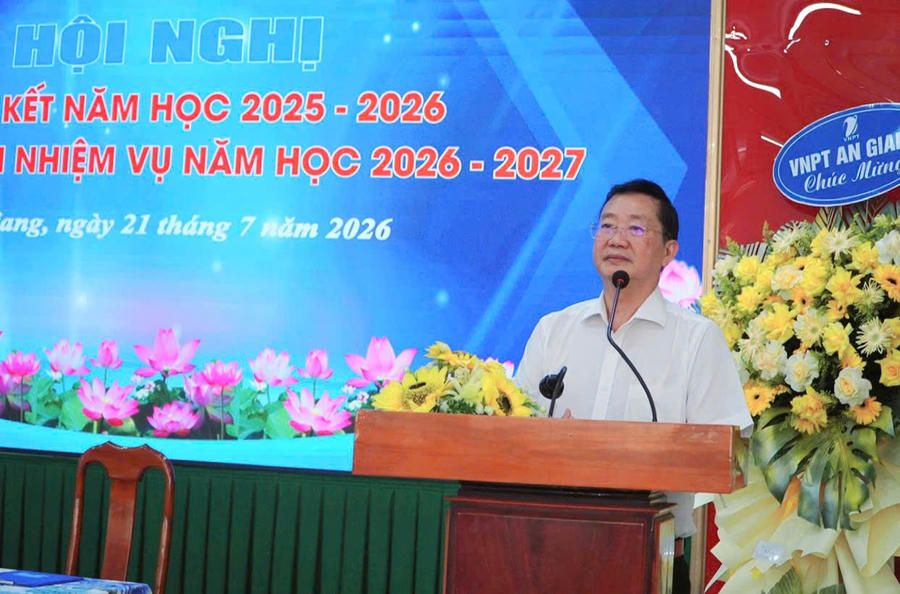 Giám đốc Sở GD&ĐT An Giang Trần Quang Bảo phát biểu khai mạc.