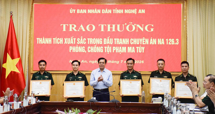 Chủ tịch UBND tỉnh Nghệ An Võ Trọng Hải biểu dương tinh thần mưu trí, dũng cảm, trách nhiệm của cán bộ, chiến sĩ Bộ đội Biên phòng.