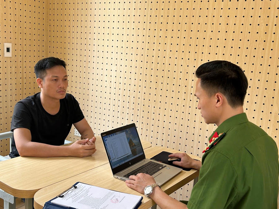 Cơ quan điều tra lấy lời khai đối tượng lê Văn Liệu
.