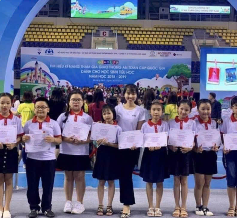 Học sinh Đắk Lắk giao lưu tìm hiểu kỹ năng tham gia giao thông an toàn cấp quốc gia dành cho học sinh tiểu học năm học 2018-2019. Ảnh: Internet
