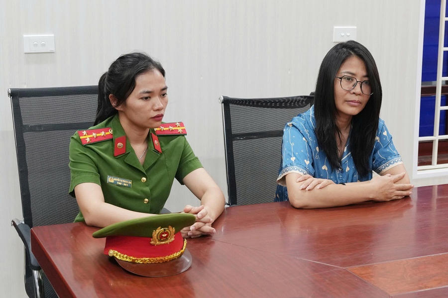 Cơ quan Công an làm việc với các đối tượng: Nguyễn Tất Tín, Lê Thị Dung và Hà Thị Bình. (Ảnh: Công an tỉnh Nghệ An)