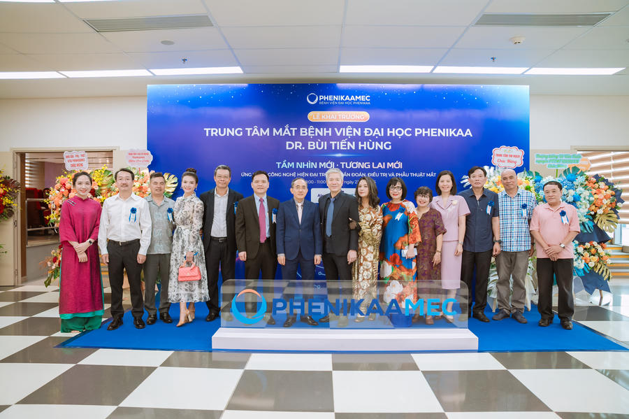 Các đại biểu chụp ảnh lưu niệm tại Lễ khai trương.