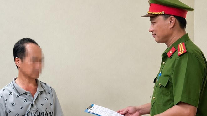 Cơ quan Cảnh sát điều tra Công an tỉnh Vĩnh Long đã công bố quyết định khởi tố vụ án, khởi tố bị can đối với S.V.C. Ảnh: Cổng TTĐT Công an Vĩnh Long.