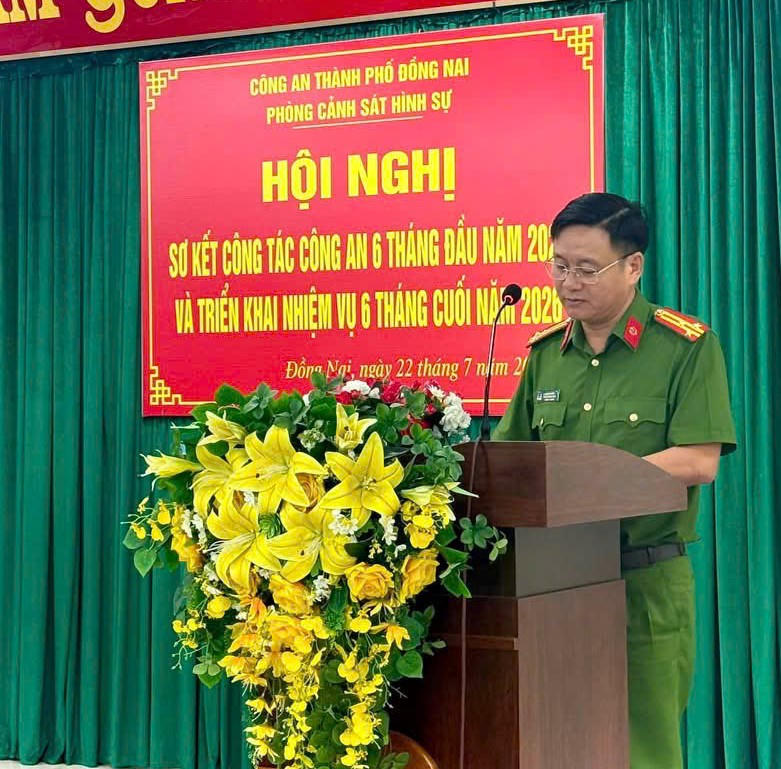 Các đại biểu phát biểu ý kiến.