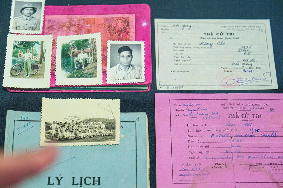 Những kỷ vật của các chiến sĩ được giới thiệu tại buổi trưng bày. Ảnh Hà Quân