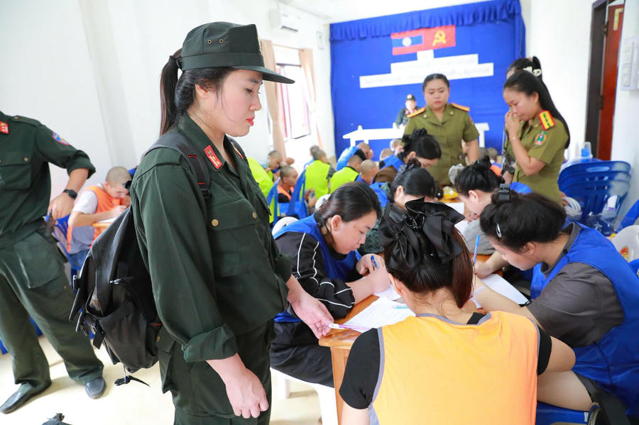 Các đối tượng bị bắt trong chuyên án. Ảnh: Đức Phong.