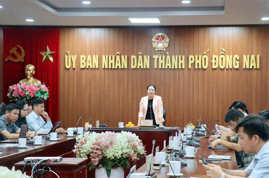 Đồng chí Lê Thị Ngọc Loan, Giám đốc Sở Văn hóa, Thể thao và Du lịch, chủ trì hội nghị.