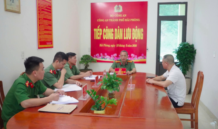 Thông tư 131/2026/TT-BCA điều chỉnh cách xác định lịch tiếp định kỳ của Trưởng Công an cấp xã từ mỗi tuần ít nhất 1 ngày thành mỗi tháng ít nhất 2 ngày.  Ảnh CTTĐT Công an TP Hải Phòng.