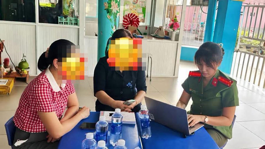 Công an làm việc với chủ cơ sở mầm non và giáo viên. Ảnh CACC Công an làm việc với chủ cơ sở mầm non và giáo viên. Ảnh CACC