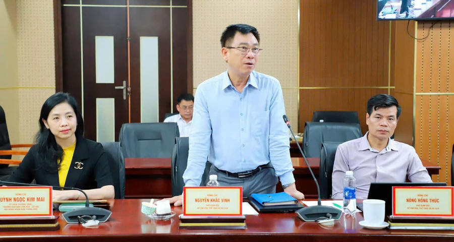 Các đại biểu phát biểu tại hội nghị.