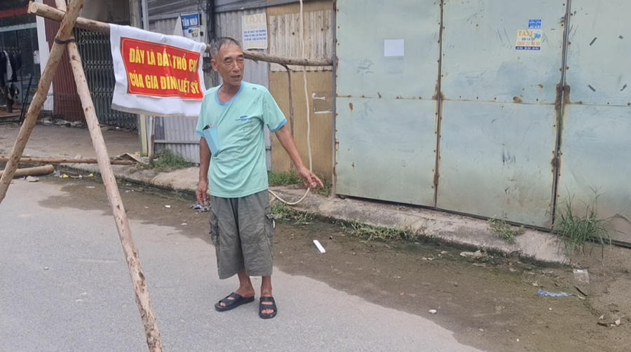 Ông Lịch cho biết, cần làm rõ quy trình thu hồi đất, ban hành quyết định thu hồi đất và quyết định bàn giao mặt bằng đối với phần đất thổ cư của gia đình ông đã bị lấy làm đường và vỉa hè cho khu dân cư.
