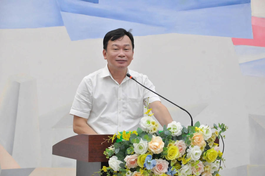 Đồng chí Phạm Thành Chung, Thành ủy viên, Phó Trưởng Ban Tổ chức Thành ủy phát biểu tại hội nghị.