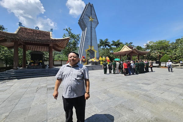 Luật sư Vũ Hữu Qúy, Chủ nhiệm Đoàn Luật sư tỉnh Quảng Ninh chia sẻ tại Lễ dâng hương tưởng niệm các anh hùng liệt sĩ, Khu di tích lịch sử quốc gia Pò Hèn.