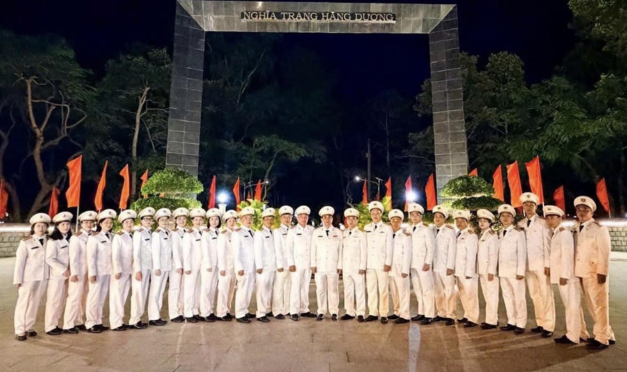 Phòng Cảnh sát giao thông Công an TP Đồng Nai hành trình về nguồn, tri ân các Anh hùng liệt sĩ tại Côn Đảo.