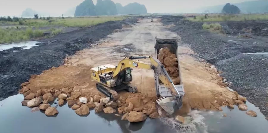 Máy móc, phương tiện được huy động thi công đường ven biển Vũng Đục - Cẩm Đông - Cẩm Sơn giai đoạn 2. Máy móc, phương tiện được huy động thi công đường ven biển Vũng Đục - Cẩm Đông - Cẩm Sơn giai đoạn 2.