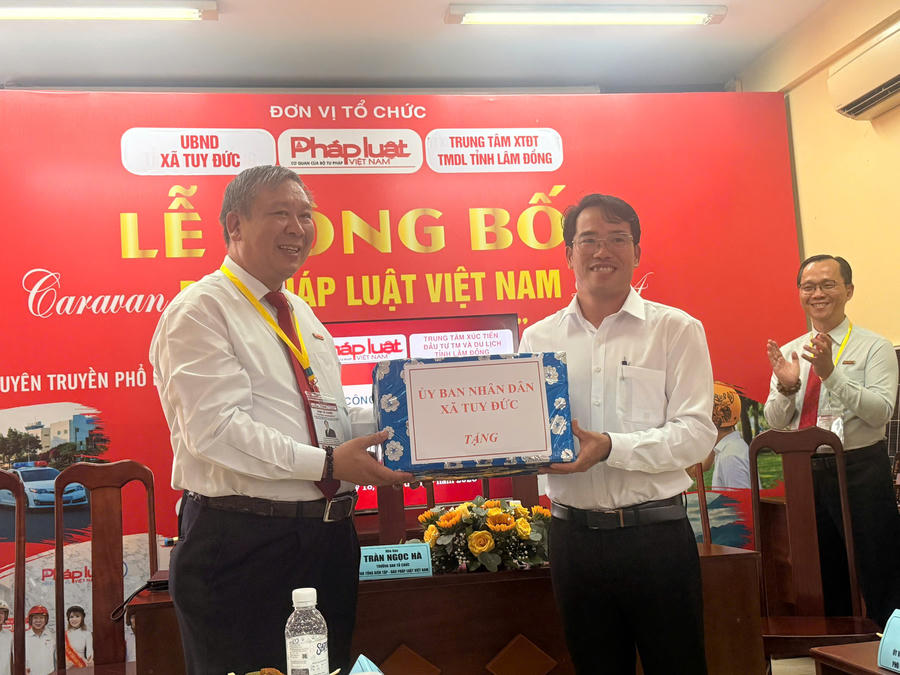 Điểm nhấn của Caravan lần thứ IV là chương trình tuyên truyền, phổ biến pháp luật về an toàn giao thông học đường dành cho học sinh THCS và THPT trên địa bàn xã Tuy Đức.