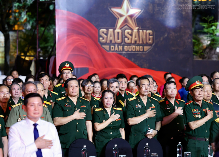 Các cựu chiến binh tại chương trình Cầu truyền hình trực tiếp “Sao sáng dẫn đường” (ảnh Nguyễn Hoàng / VGP) Các cựu chiến binh tại chương trình Cầu truyền hình trực tiếp “Sao sáng dẫn đường” (ảnh Nguyễn Hoàng / VGP)