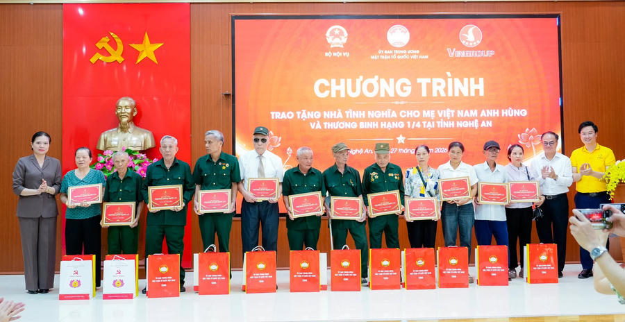 Tập đoàn Vingroup trao tặng 42 tỷ đồng  đối với 3 Mẹ Việt Nam Anh hùng cùng 57 thương binh nặng.