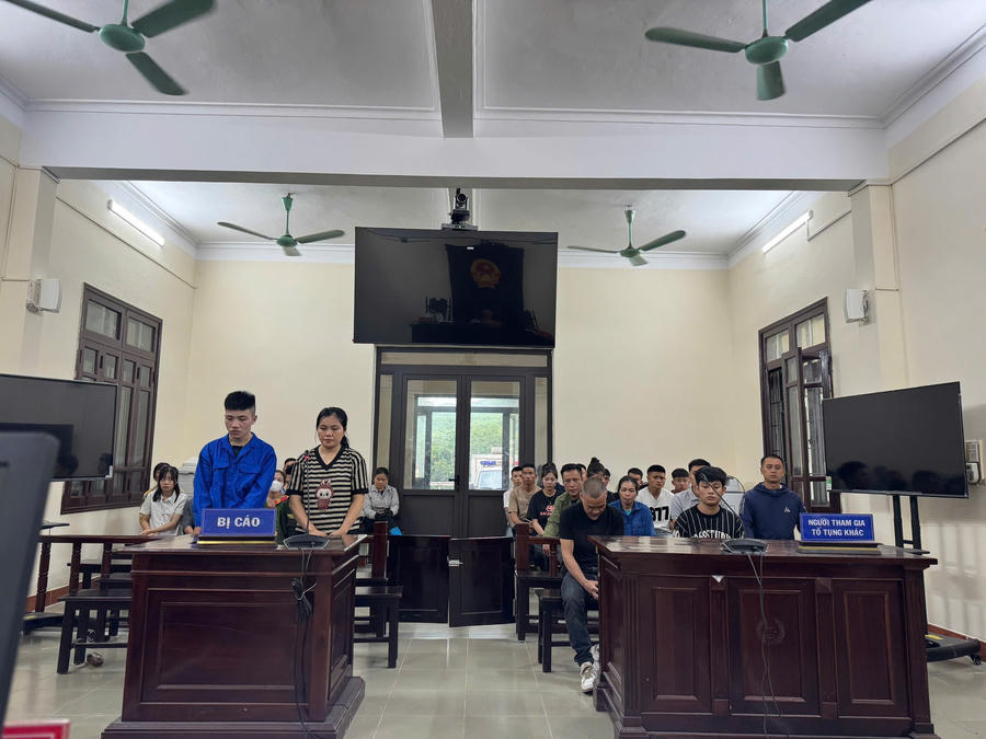 2 bị cáo tại phiên tòa.