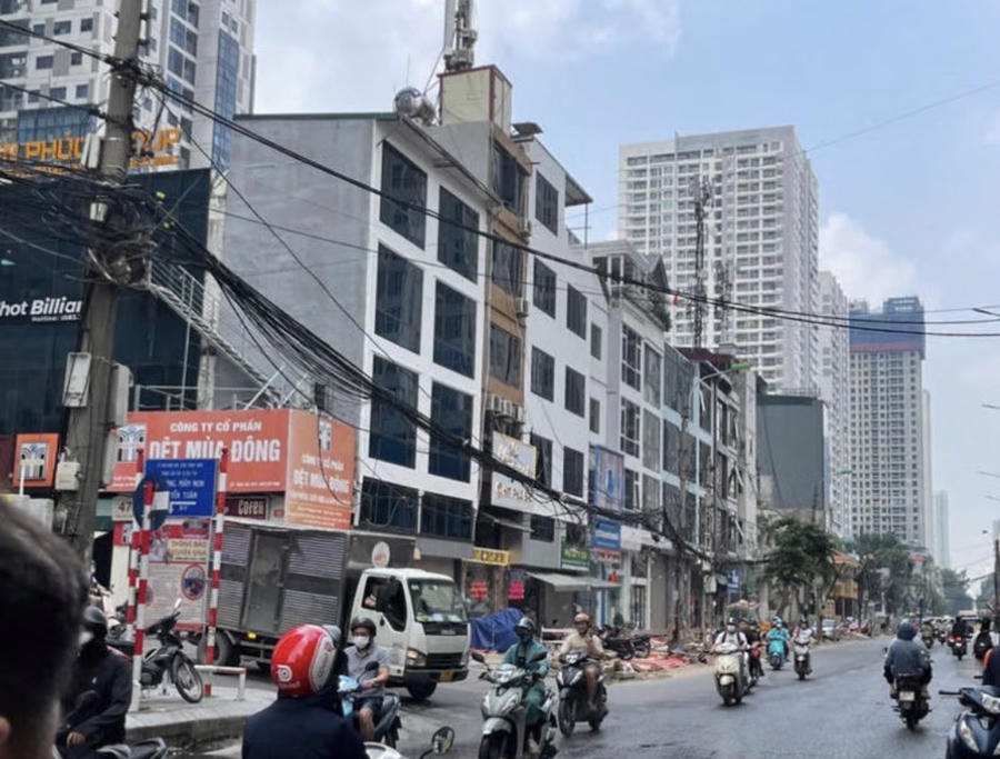 Dự án mở rộng đường Nguyễn Tuân (phường Thanh Xuân, thành phố Hà Nội) sau GPMB xuất hiện những ngôi nhà với hình thù "lạ"
