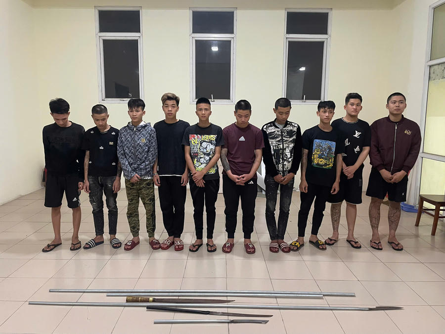 Hình ảnh các đối tượng tại cơ quan công an.
