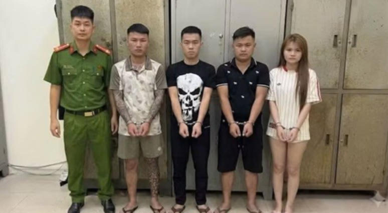 Bắt giữ 4 đối tượng trong vụ tổ chức sử dụng ma túy ở Thanh Trì. Ảnh: CAHN