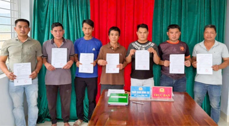Cơ quan CSĐT Công an tỉnh Gia Lai khởi tố 7 đối tượng đánh bạc trong khu rừng bạch đàn. Ảnh: Công an cung cấp