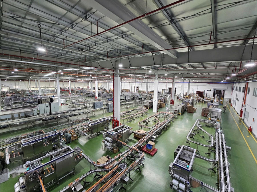 Dây chuyền sản xuất hoàn toàn tự động được điều khiển bởi hệ thống SCADA trung tâm.