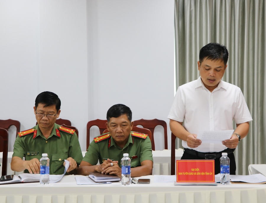 Ông Nguyễn Hữu Ngọc, Phó Trưởng Ban Tuyên giáo và Dân vận Tỉnh ủy phát biểu tại hội nghị ký kết.